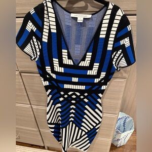 Diane Von Furstenberg Blue and White Patterned bodycon Dress